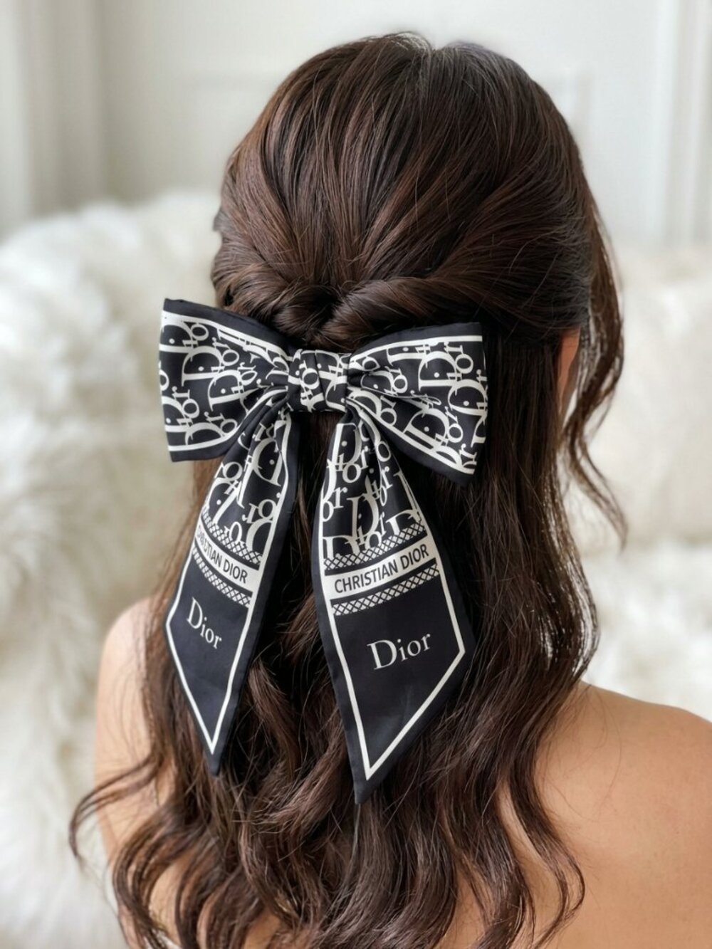 Black and white hair bow/clip